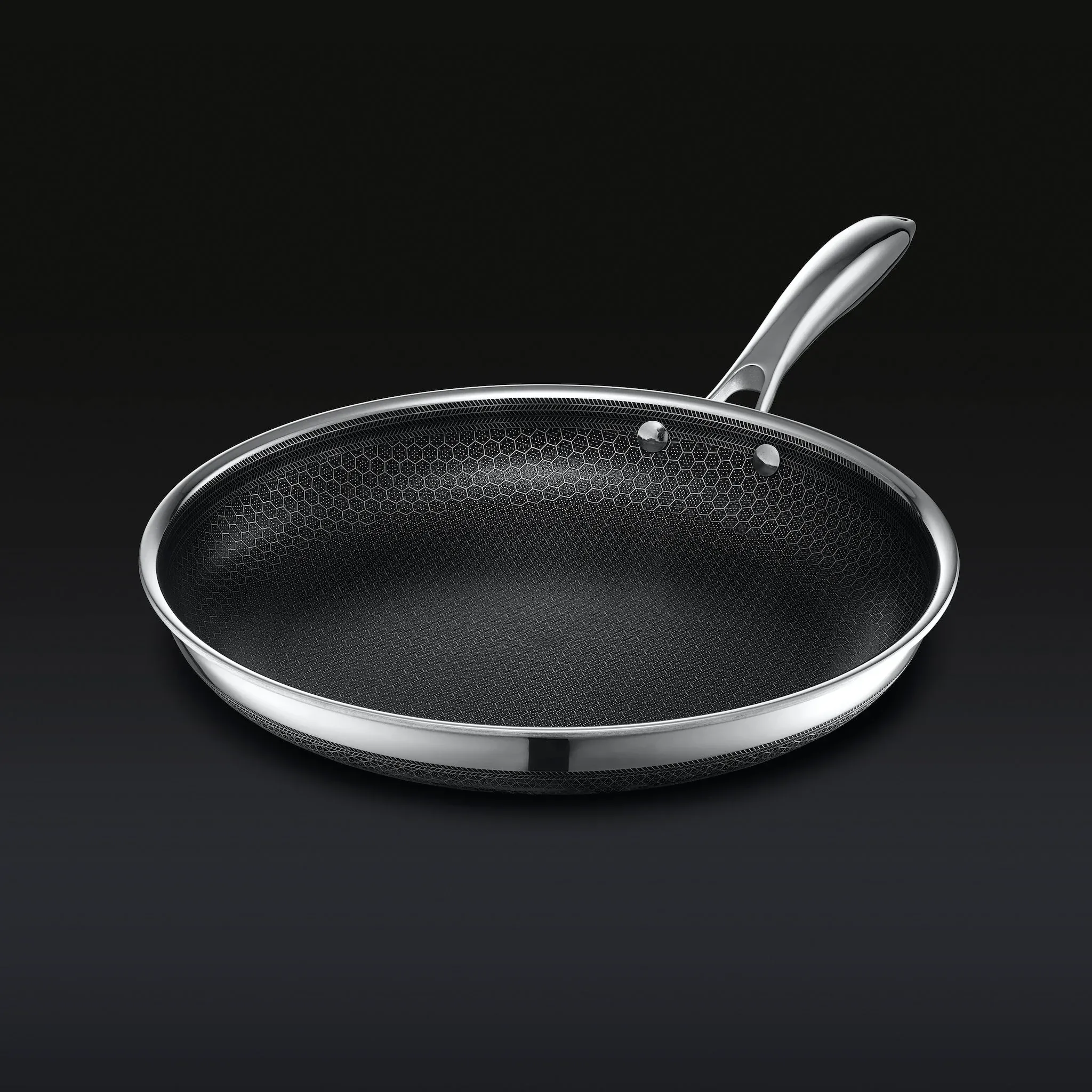 Hybrid frying pan in the cookware comparison