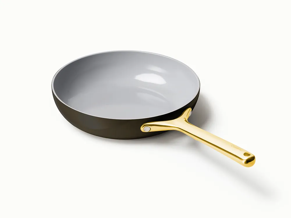 Ceramic frying pan in the cookware comparison